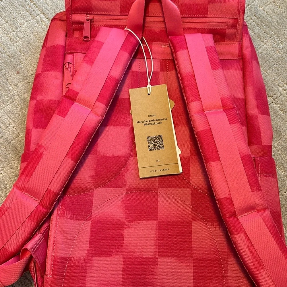 Herschel Little America Mid in hot pink/stencil checker